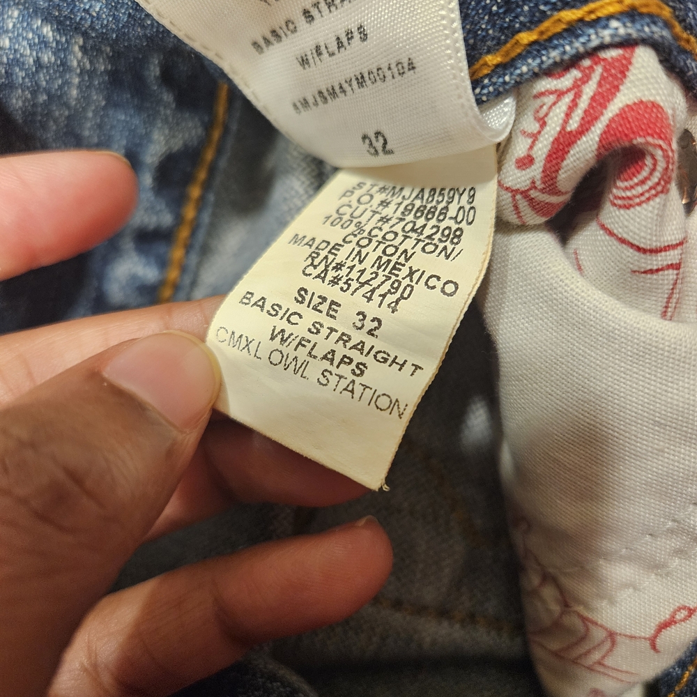 True Religion Men's Distressed Blue Jeans - Picture 6 of 6